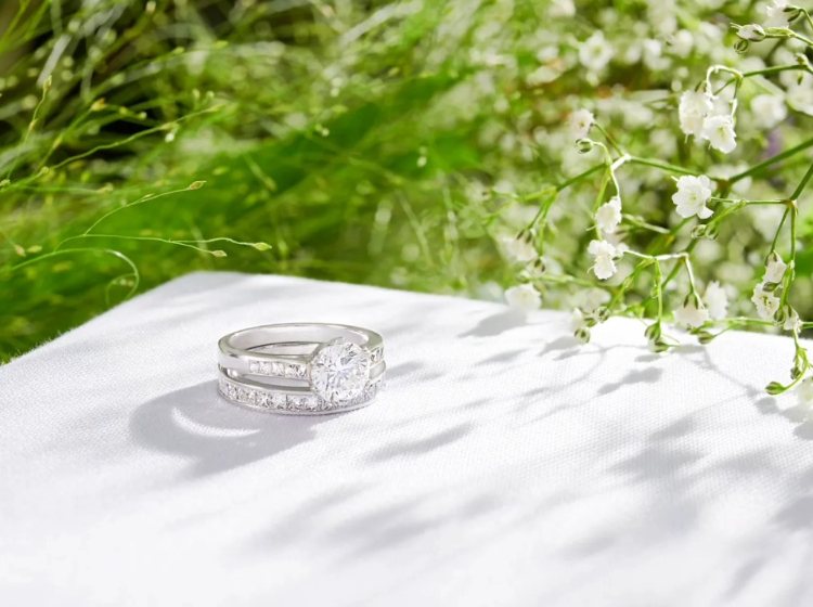 Solitaire with Diamond Shoulders Engagement Ring