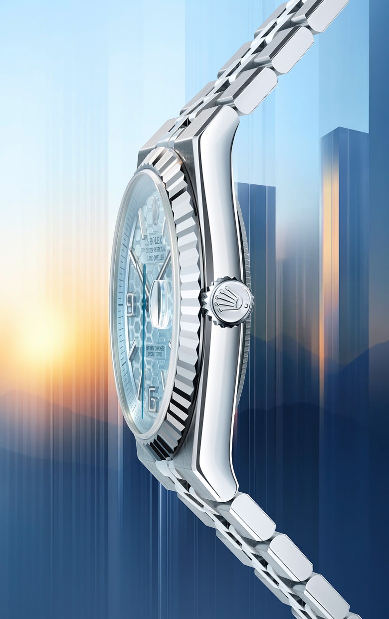 rolex-new-watches-2025-the-land-dweller-ambiance_m127336-0001_2501fj_002-portrait-min.jpg