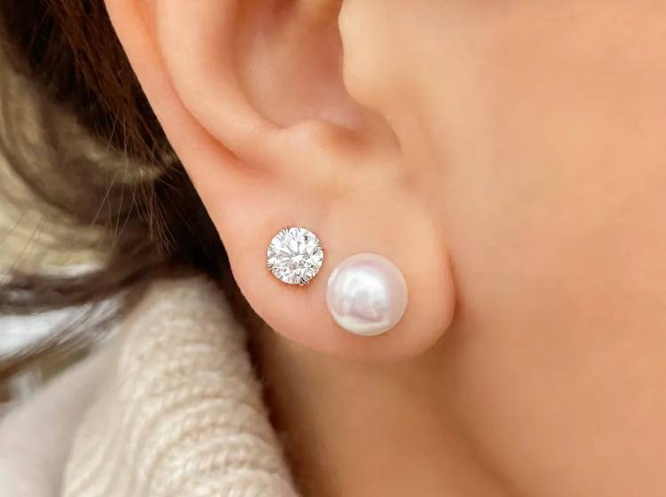 Akoya Pearl Stud Earrings in 18ct White Gold