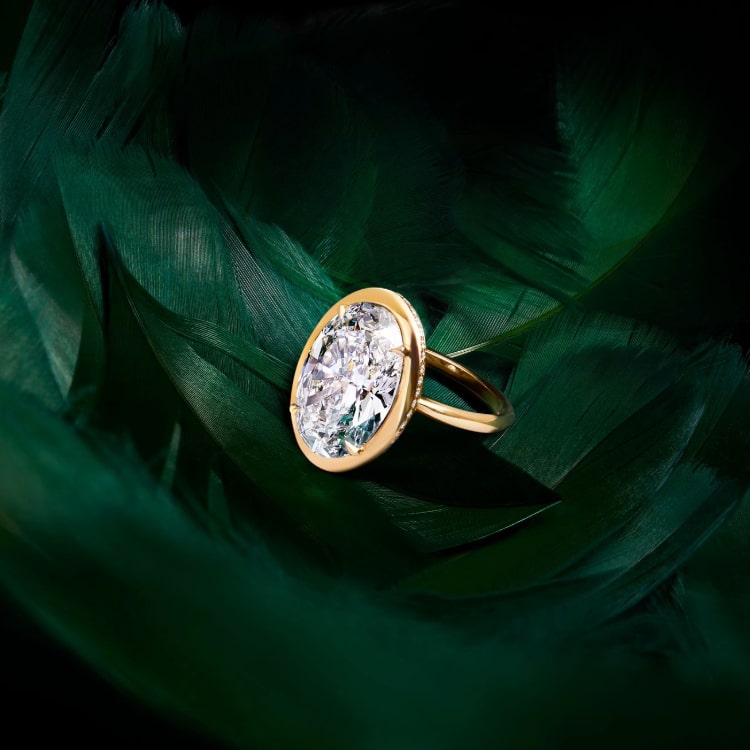 Skimming Stone diamond and yellow gold ring