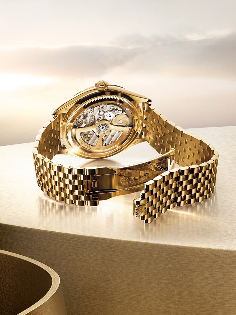 rolex-new-watches-2025-perpetual-1908-ambiance_m52508-0008_2501stojan_002-portrait-min.jpg