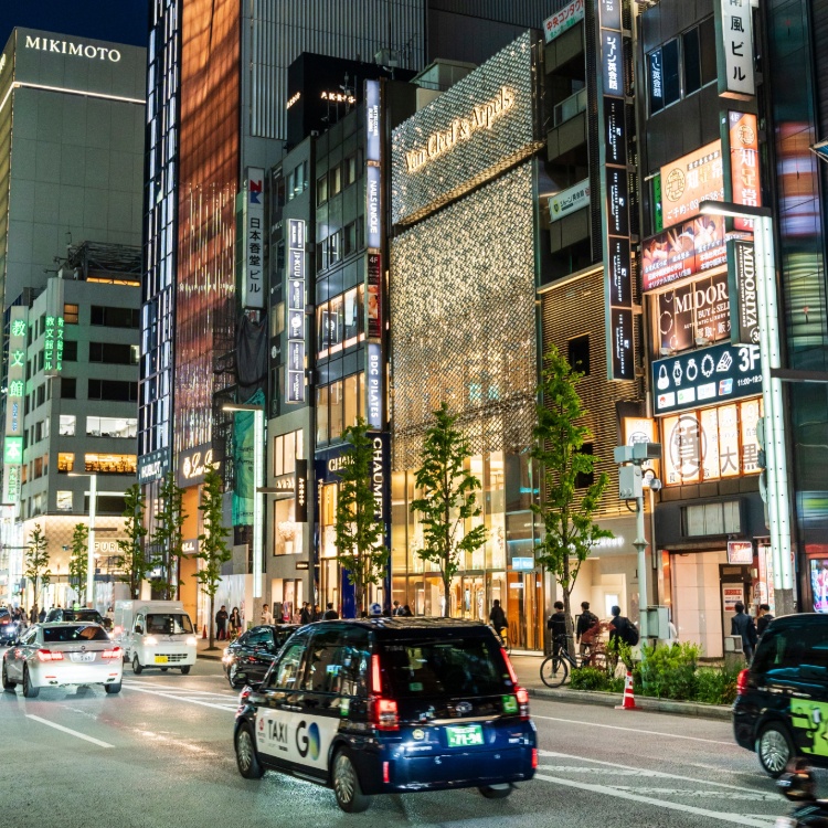 Van Cleef & Arpels Tokyo.jpg