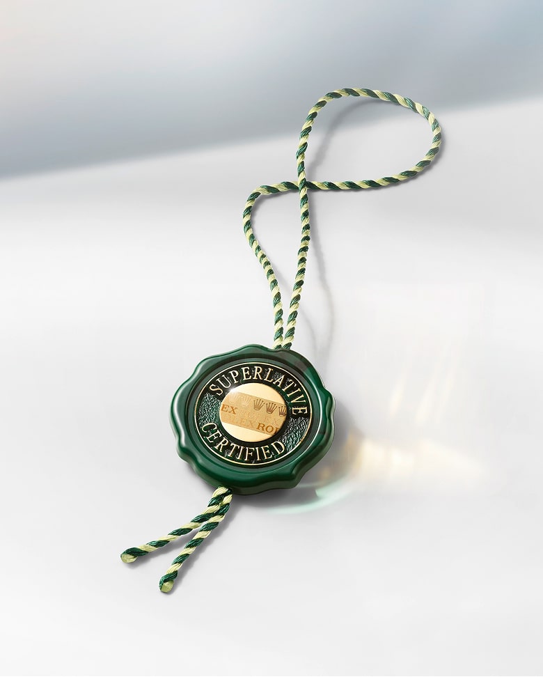 rolex-new-watches-2025-superlative-chronometer-certification_sceau_lumiere_lancia-portrait-min.jpg