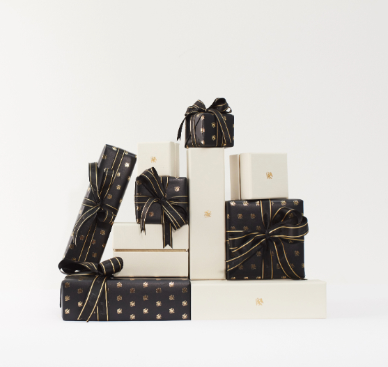 couple shopping online