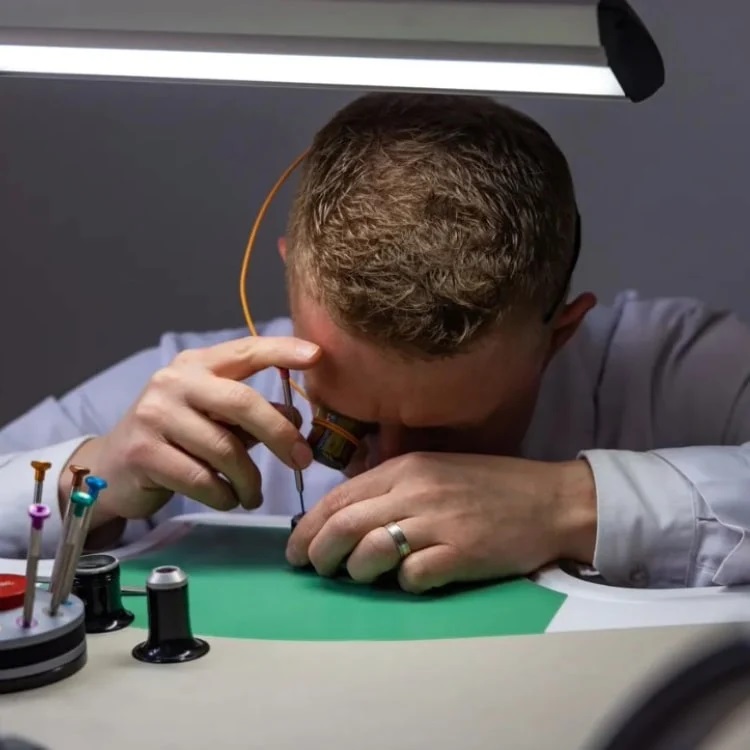 a9c9d8bf_watch-servicing-min.jpg