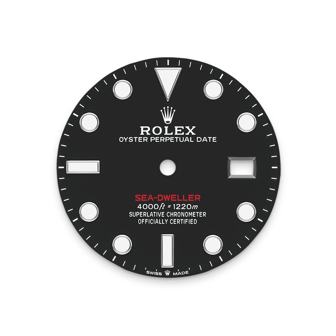 The black dial of the Sea-Dweller has the large hands and indices reserved for Rolex professional models. The dial bears the name Sea-Dweller in red, a reference to the first model. The innovative Chromalight display on the dial pushes back the boundaries of visibility in dark environments. Its distinctive blue glow lasts up to eight hours with a uniform luminosity, practically twice as long as that of standard luminescent materials.