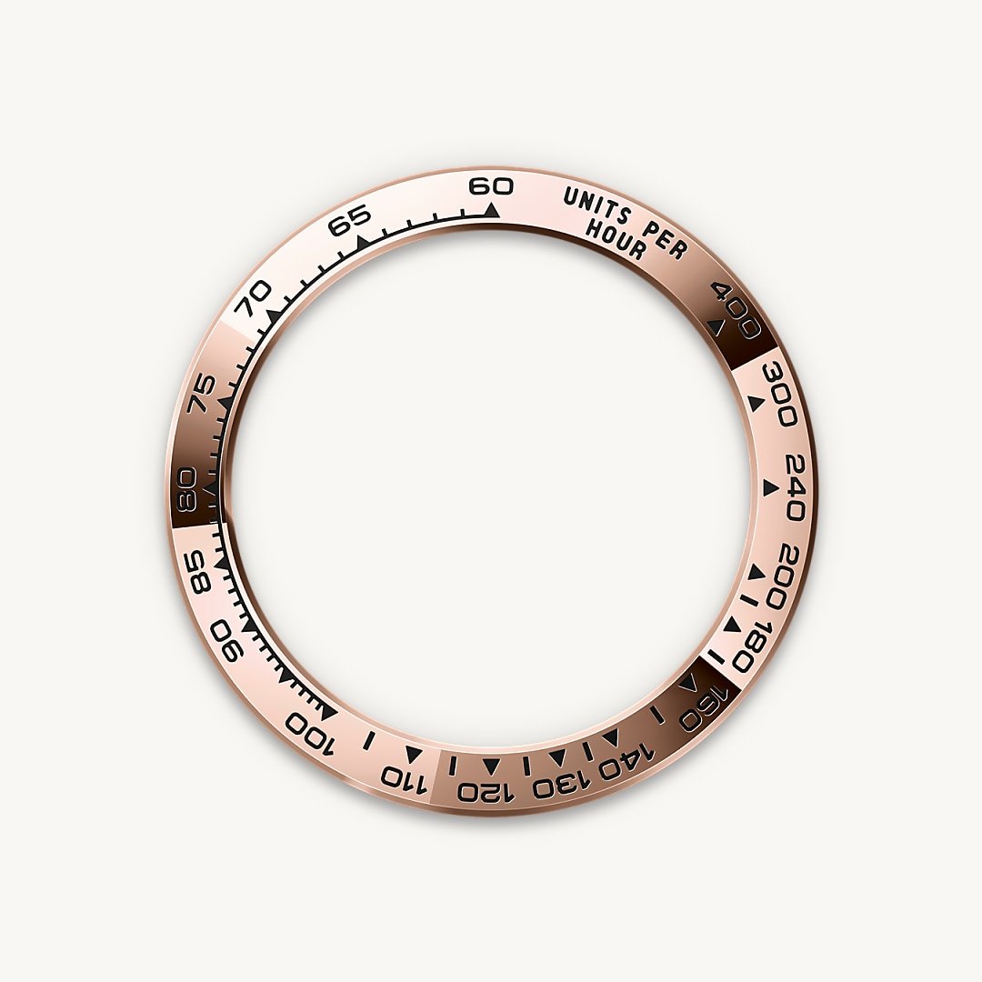 With its tachymetric scale, its three counters and its pushers, the Cosmograph Daytona was designed to be the ultimate timing tool for endurance racing drivers. The bezel features a tachymetric scale to read average speed over a given distance based on elapsed time. This scale offers optimal legibility, making the Cosmograph Daytona the ideal instrument for measuring speeds up to 400 units per hour, expressed in kilometres or miles.