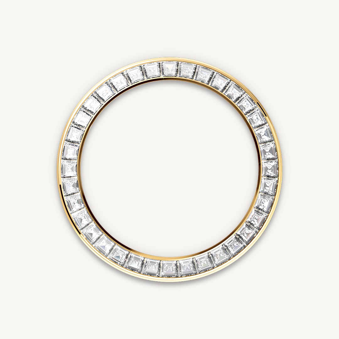 The timepiece incorporates a bezel adorned with 36 trapeze-cut diamonds.
This now legendary chronograph is the instrument of choice for measuring time intervals and determining average speeds. On this gem-set version, the emblematic tachymetric scale is replaced with diamonds.