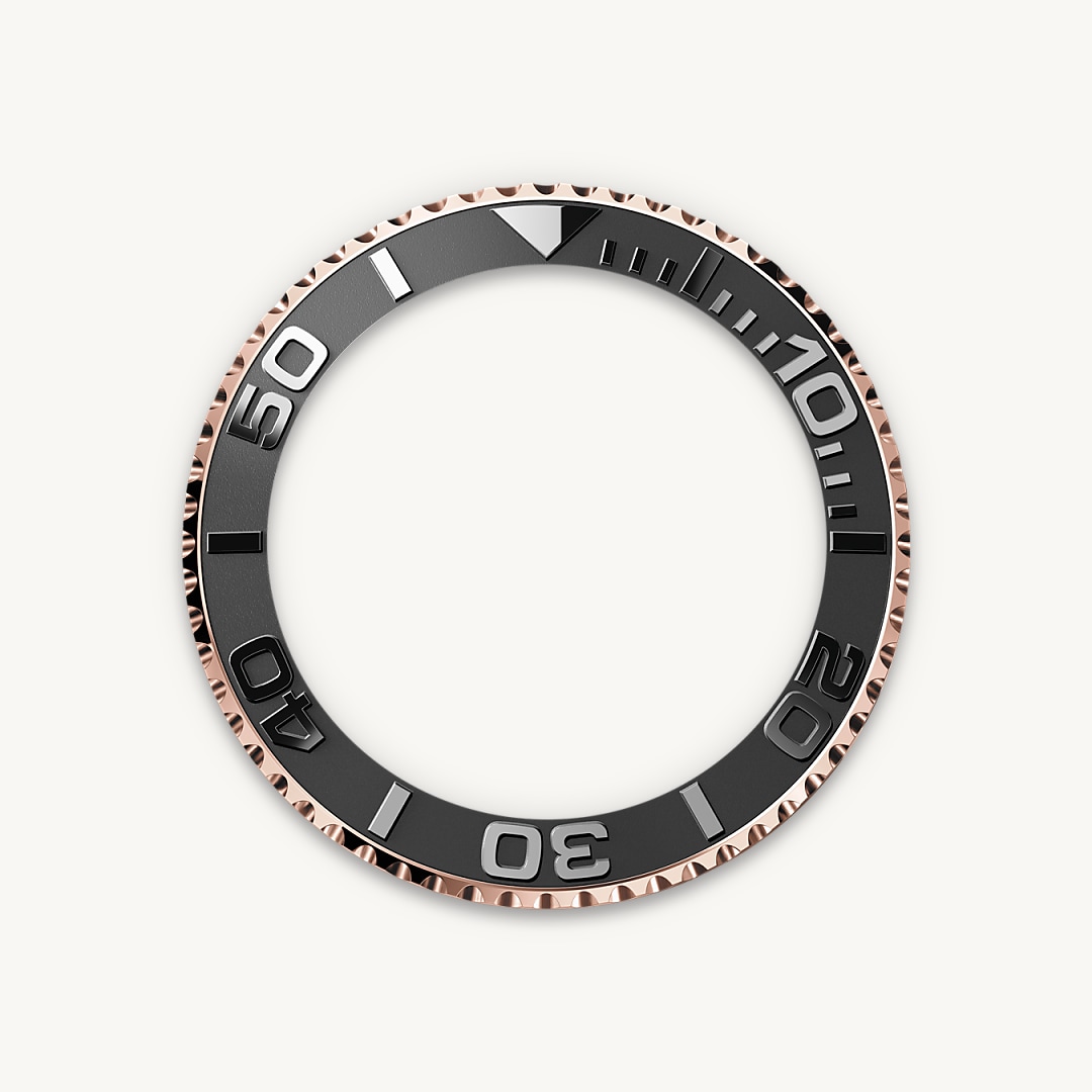 The Yacht-Master’s bidirectional rotatable 60-minute graduated bezel is made entirely from precious metals or fitted with a Cerachrom insert in high-tech ceramic. The raised polished numerals and graduations stand out clearly against a matt, sand-blasted background. This functional bezel – which allows the wearer to calculate, for example, the sailing time between two buoys – is also a key component in the model’s distinctive visual identity.