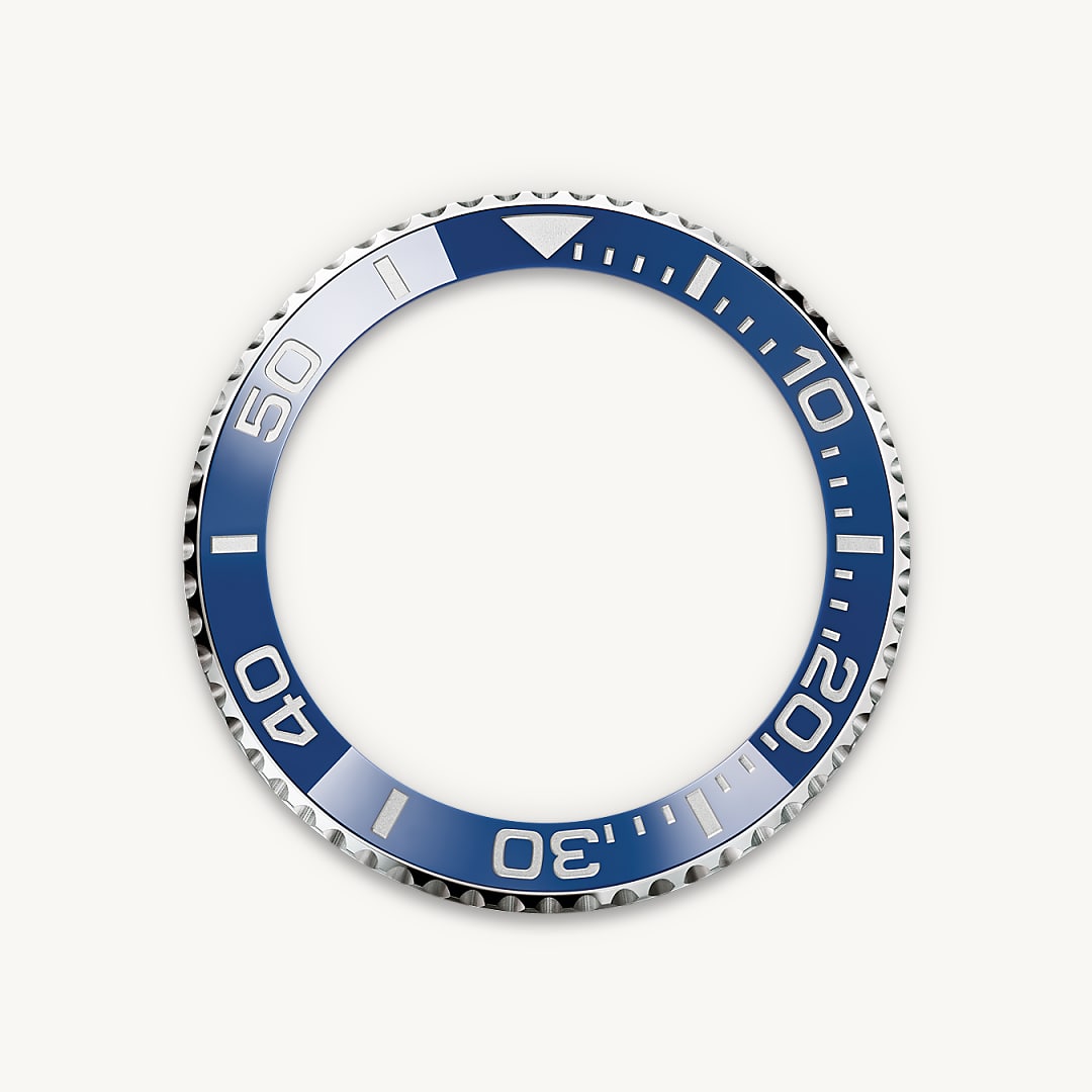 The Yacht-Master II features a bidirectional rotatable bezel fitted with a 60-minute graduated Cerachrom insert in blue ceramic. Extremely hard and virtually scratchproof, the high-technology ceramic used by Rolex requires special tools for its machining. Its stable colour is unaffected by ultraviolet rays, and thanks to its chemical composition, this ceramic is inert and cannot corrode. On this blue Cerachrom insert, the moulded, recessed graduations and numerals are coated with platinum or yellow gold via PVD (Physical Vapour Deposition). The first half hour of the graduation is set out minute by minute. With the bezel in the neutral position, the final 30 seconds of the countdown can be read in more detail via the chronograph centre seconds hand. The graduated bezel, whose knurled edge offers excellent grip, also allows the wearer to easily measure time intervals – for example, the sailing time between two buoys.
