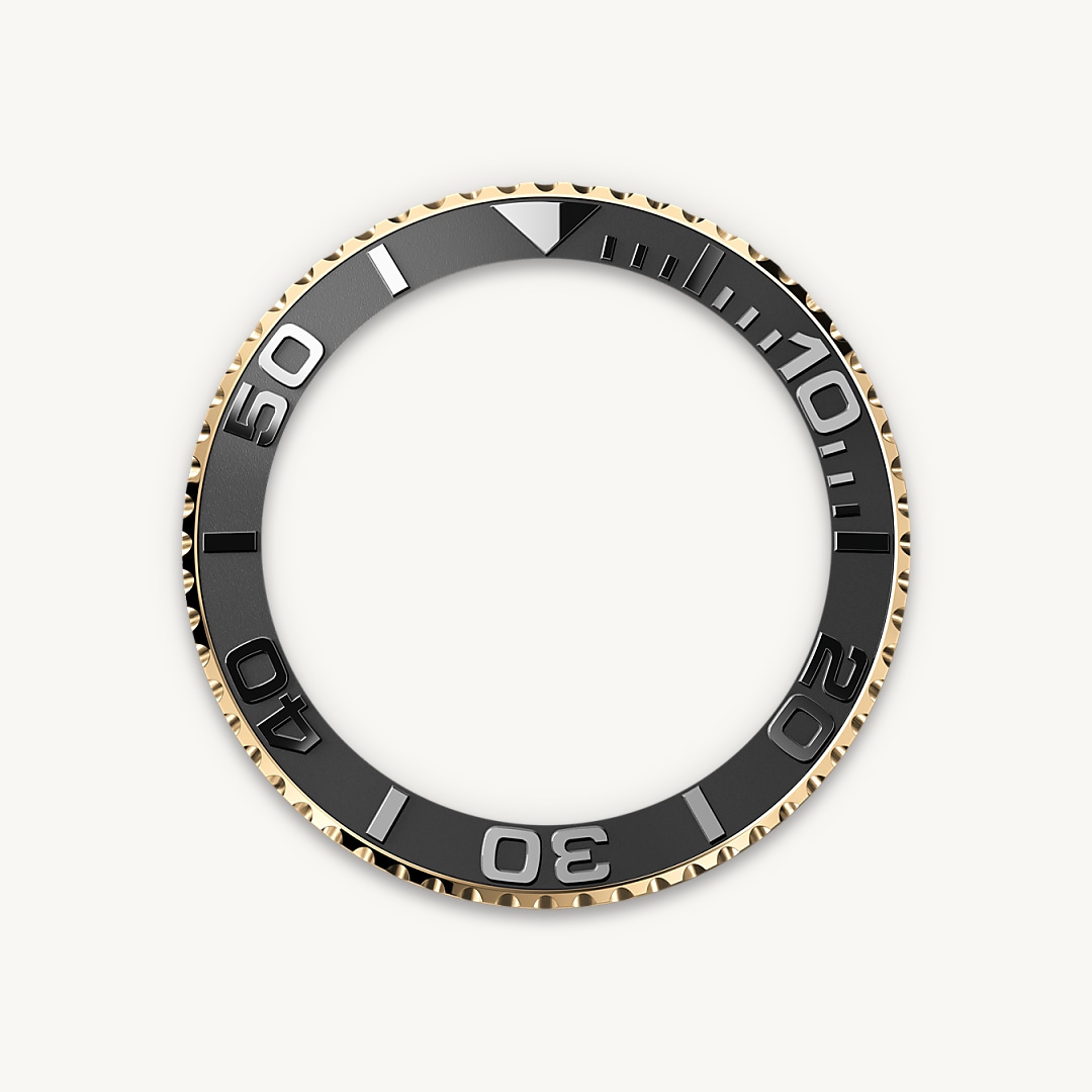 The Yacht-Master’s bidirectional rotatable 60-minute graduated bezel is made entirely from precious metals or fitted with a Cerachrom insert in high-tech ceramic. The raised polished numerals and graduations stand out clearly against a matt, sand-blasted background. This functional bezel – which allows the wearer to calculate, for example, the sailing time between two buoys – is also a key component in the model’s distinctive visual identity.