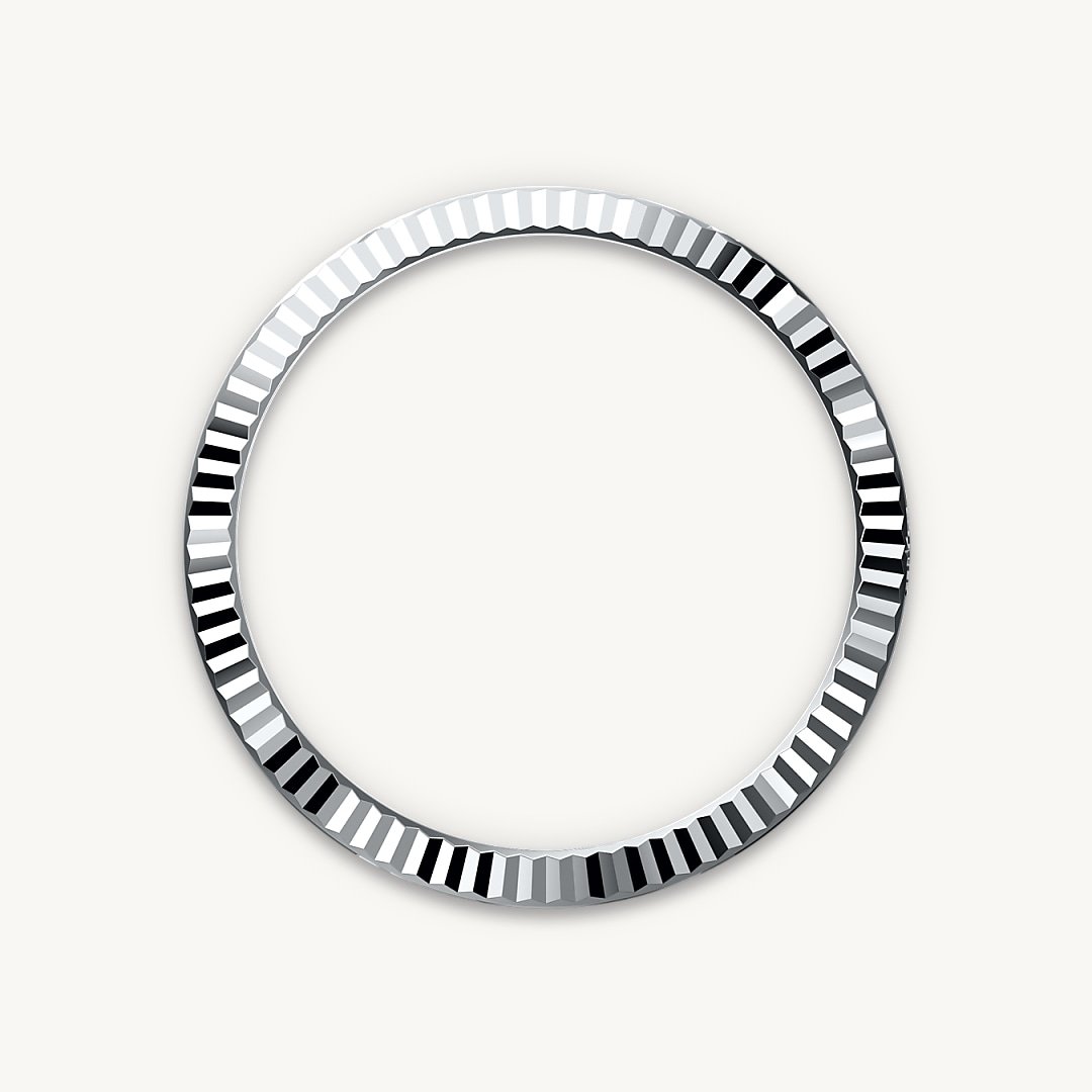 The Rolex fluted bezel is a mark of distinction. Originally, the fluting of the Oyster bezel had a functional purpose: it served to screw the bezel onto the case helping to ensure the waterproofness of the watch. It was therefore identical to the fluting on the case back, which was also screwed onto the case for waterproofness, using specific Rolex tools. Over time, the fluting became an aesthetic element, a genuine Rolex signature feature. Today the fluted bezel is a mark of distinction, in platinum on this Day-Date 40.