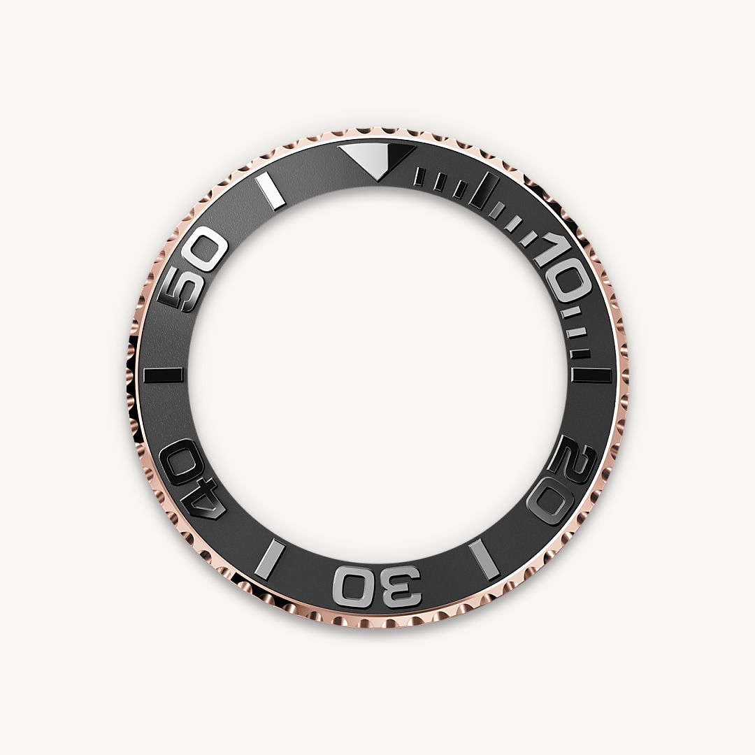 The Yacht-Master’s bidirectional rotatable 60-minute graduated bezel is made entirely from precious metals or fitted with a Cerachrom insert in high-tech ceramic. The raised polished numerals and graduations stand out clearly against a matt, sand-blasted background. This functional bezel – which allows the wearer to calculate, for example, the sailing time between two buoys – is also a key component in the model’s distinctive visual identity.