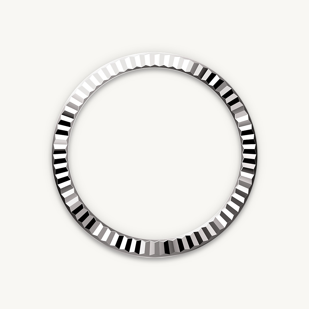 The Rolex fluted bezel is a mark of distinction. Originally, the fluting of the Oyster bezel had a functional purpose: it served to screw the bezel onto the case helping to ensure the waterproofness of the watch. It was therefore identical to the fluting on the case back, which was also screwed onto the case for waterproofness, using specific Rolex tools. Over time, the fluting became an aesthetic element, a genuine Rolex signature feature. Today the fluted bezel is a mark of distinction, in gold on this Lady-Datejust.