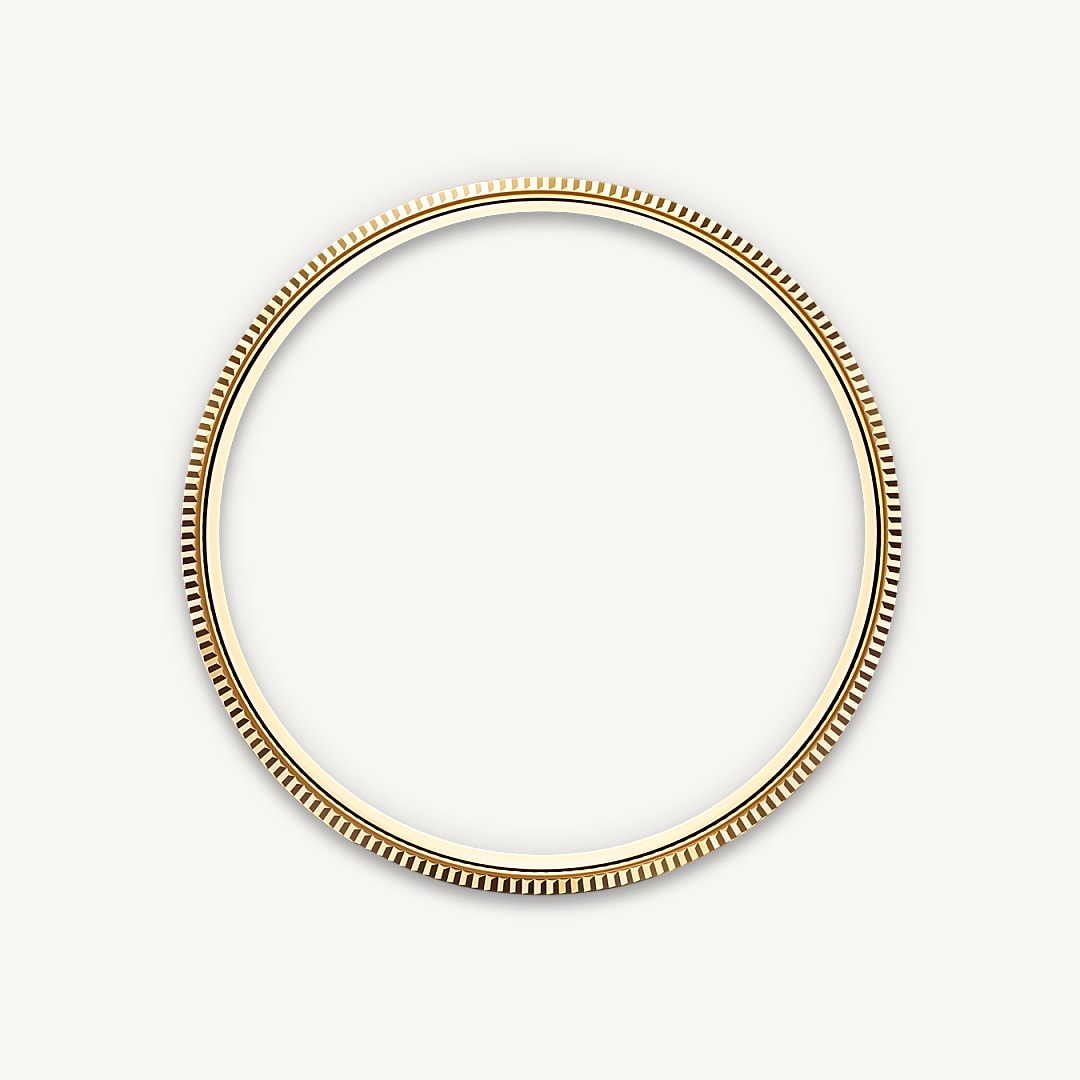 This elegant and understated watch features a slim case crowned with a bezel that is part domed and part finely fluted – the lower part being given an elegant fluting and the upper part domed.