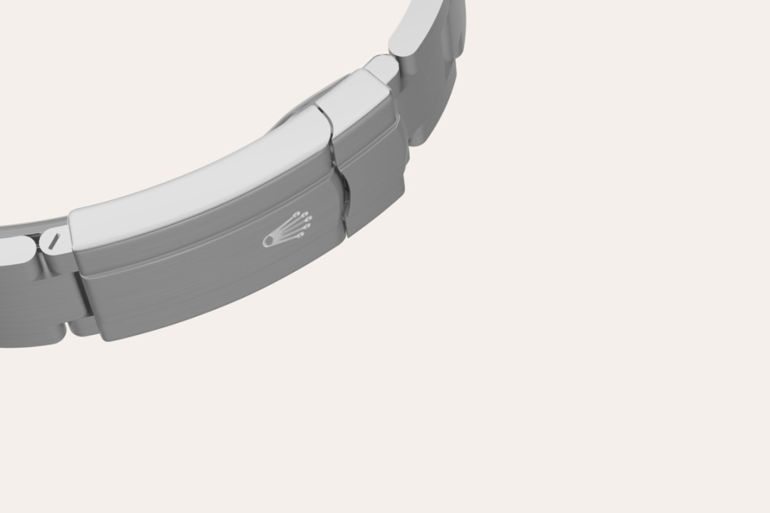 The Oyster bracelet is a perfect alchemy of form and function, aesthetics and technology. First introduced in the late 1930s, this particularly robust and comfortable metal bracelet with its broad, flat three-piece links remains the most universal bracelet in the Oyster collection. For the Oyster Perpetual models the Oyster bracelet is fitted with an Oysterclasp.