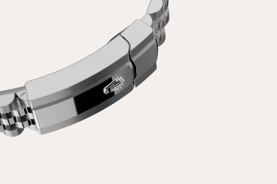 The design, development and production of Rolex bracelets and clasps, as well as the stringent tests they face, involve advanced high technology. And, as with all the components of the watch, aesthetic controls by the human eye guarantee impeccable beauty.  The Jubilee, a supple and comfortable five-piece link metal bracelet, was designed and made especially for the launch of the Oyster Perpetual Datejust in 1945.