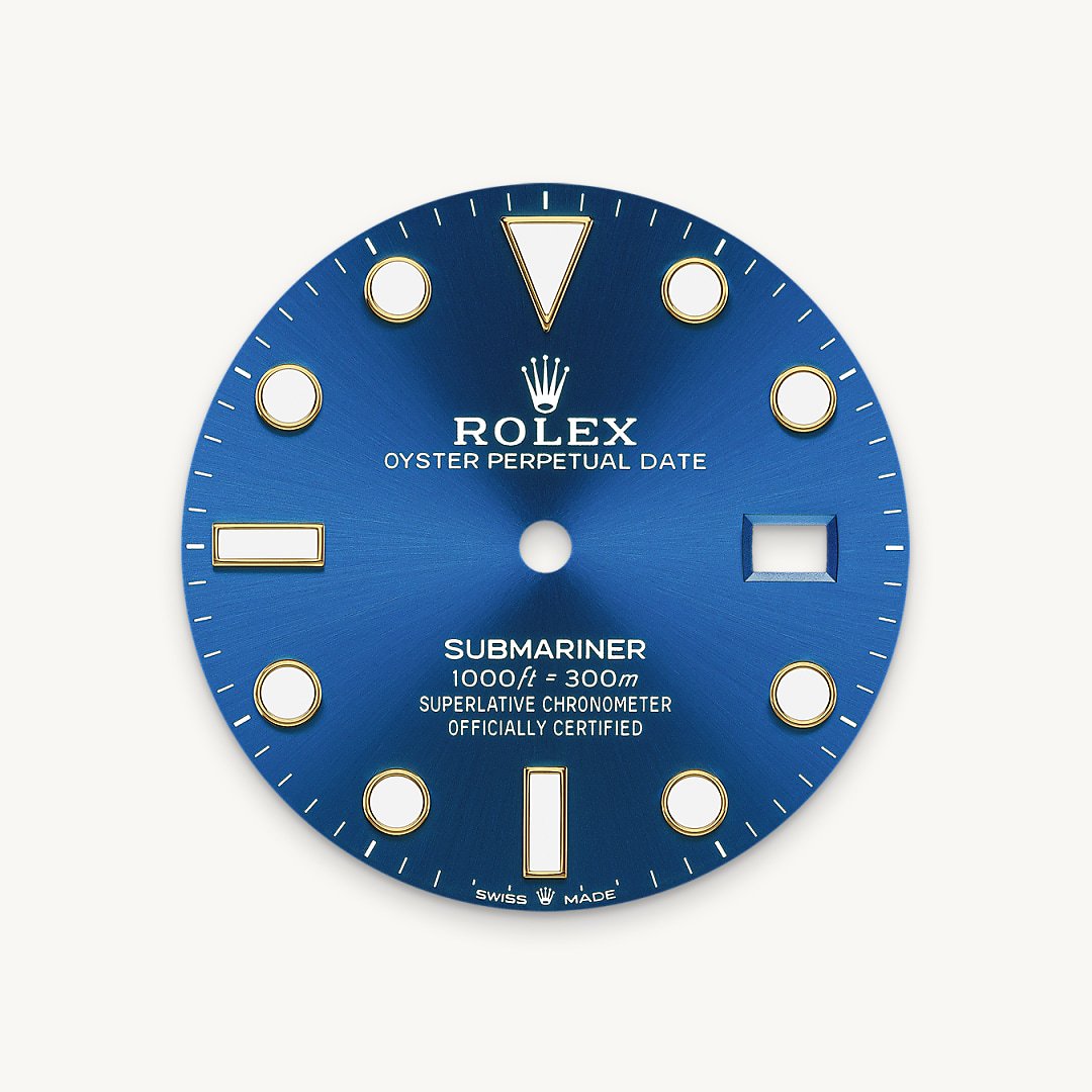 The dial’s luminescent Chromalight display is an innovation that improved visibility in dark environments, an essential feature for divers. Hour markers in simple shapes – triangles, circles, rectangles – and broad hour and minute hands enable instant and reliable reading to prevent any risk of confusion underwater.