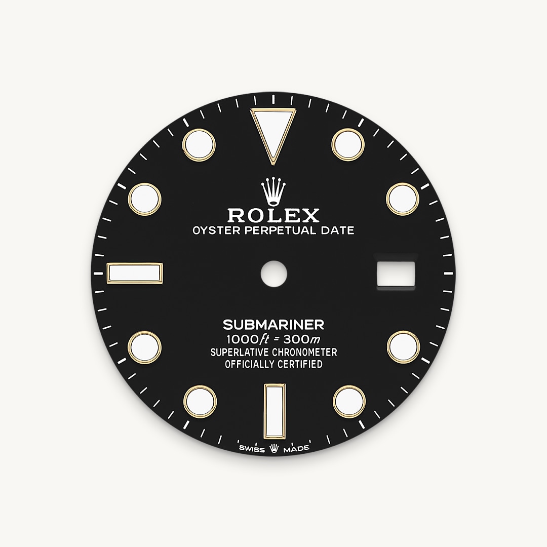 The dial’s luminescent Chromalight display is an innovation that improved visibility in dark environments, an essential feature for divers. Hour markers in simple shapes – triangles, circles, rectangles – and broad hour and minute hands enable instant and reliable reading to prevent any risk of confusion underwater.