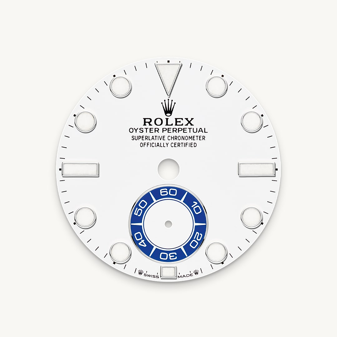 The display ensures clear readability of the various functions. The dial is coated with a new white lacquer – matt, to reduce reflections – and carries the applique index hour markers emblematic of Professional category watches. A flange, dedicated to the countdown function, is positioned extremely precisely on the dial – an attribute for which a patent application was filed. It is graduated from 10 to 0 minutes, with the half minutes shown as triangles.