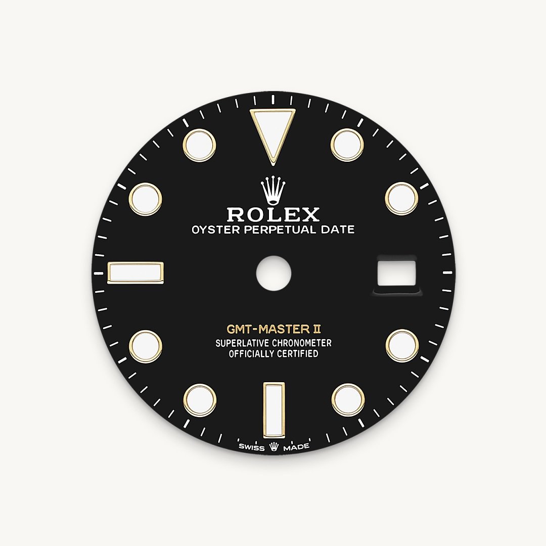 Like all Rolex Professional watches, the GMT-Master II offers exceptional legibility in all circumstances, and especially in the dark, thanks to its Chromalight display. The broad hands and hour markers in simple shapes – triangles, circles, rectangles – are filled with a luminescent material emitting a long-lasting glow.