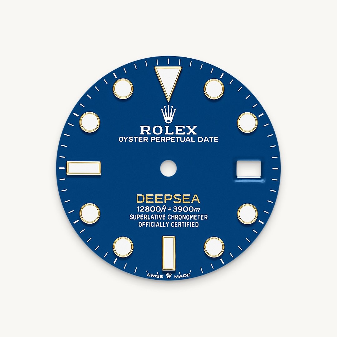 The blue lacquer dial bearing the name ‘DEEPSEA’ in powdered yellow. The dial features large Chromalight hour markers and hands, filled with luminescent material that emits a long-lasting blue glow for excellent legibility in dark conditions.
The simple forms of the hour markers – triangles, circles and rectangles – and the hands, which are clearly differentiated in size and shape, are filled or coated with a luminescent material emitting a long-lasting blue glow – for up to two times longer than traditional phosphorescent materials.