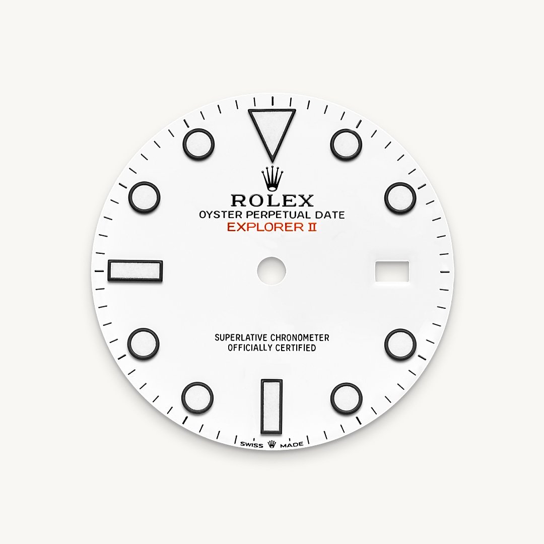 The Explorer II features a date display, an additional orange 24-hour hand and a fixed bezel with 24-hour graduations, enabling day to be distinguished from night. It became the watch of choice for speleologists, volcanologists and polar explorers. Its hour markers and hands feature a highly-legible Chromalight display with long-lasting blue luminescence.