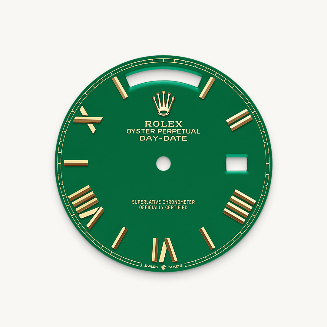 Lacquer combines almost limitless freedom of colour with intensity and a smooth finish. The lacquering technique consists of successively depositing six thin layers of lacquer on a brass base plate. A colourless varnish is then applied to give the colour or shade all of its depth and shine. Once the varnish is dry, the surface of the dial is polished to magnify the colour; the dial is then ready to be pad printed and receive its appliques.