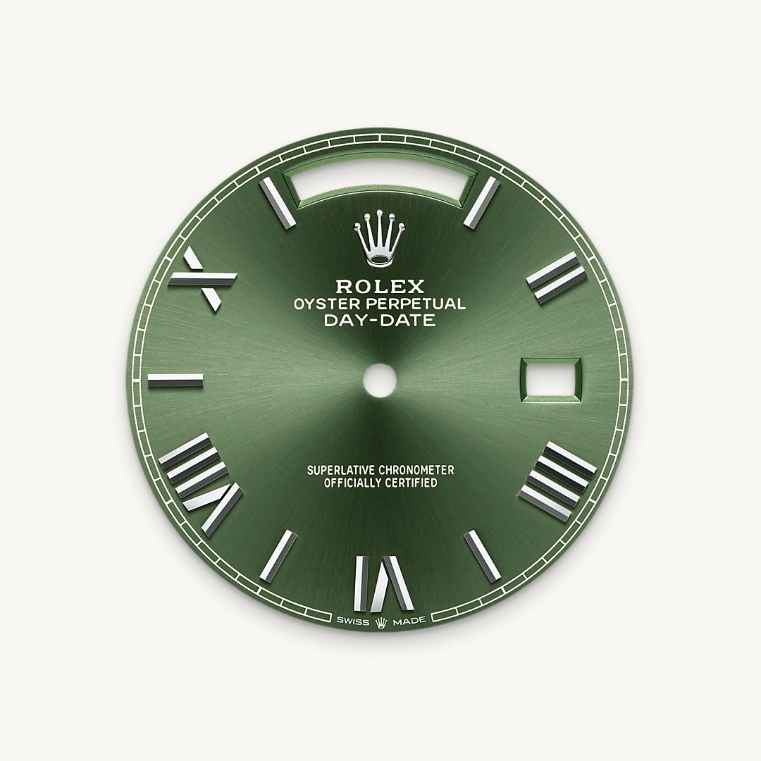 The sunray finish creates delicate light reflections on many dials in the Oyster Perpetual collection. It is obtained using masterful brushing techniques that create grooves running outwards from the centre of the dial. Light is diffused consistently along each engraving, creating a characteristic subtle glow that moves depending on the position of the wrist. Once the sunray finish has been completed, the dial colour is applied using Physical Vapour Deposition or electroplating. A light coat of varnish gives the dial its final look.