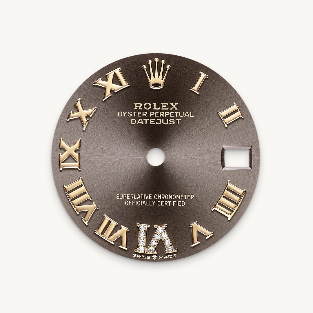 This dial features a large VI set with 11 diamonds. The sunray finish creates delicate light reflections on many dials in the Oyster Perpetual collection. It is obtained using masterful brushing techniques that create grooves running outwards from the centre of the dial. Light is diffused consistently along each engraving, creating a characteristic subtle glow that moves depending on the position of the wrist. Once the sunray finish has been completed, the dial colour is applied using Physical Vapour Deposition or electroplating. A light coat of varnish gives the dial its final look.