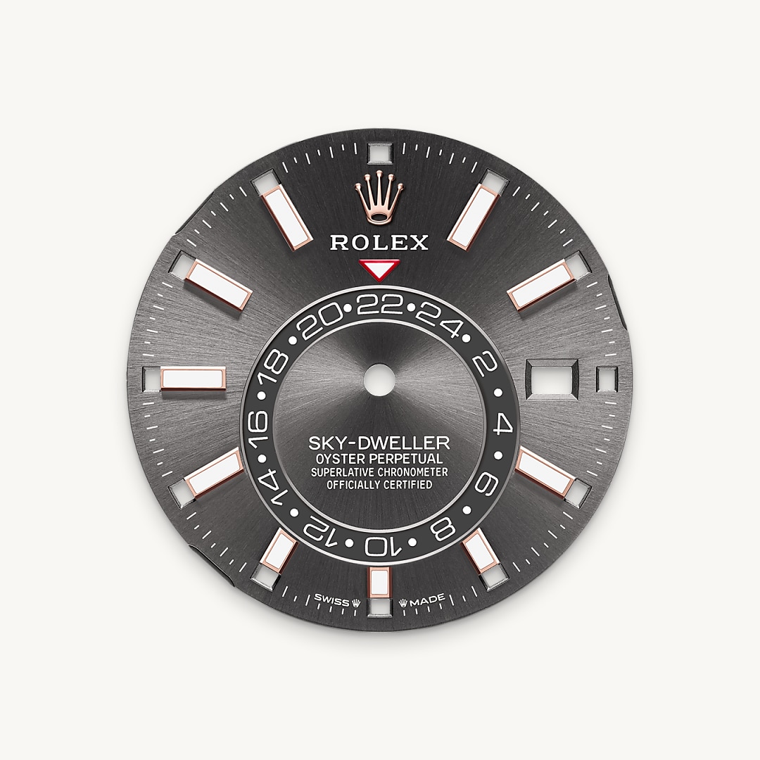 A fixed inverted red triangle on the dial points to the chosen reference time – the time at home or at the traveller’s usual workplace – on the off-centre 24-hour disc. At a glance, this 24-hour display clearly distinguishes daytime hours from night-time hours in the other time zone. The dials now feature rectangular index hour markers and longer hands, as well as a Chromalight display with long-lasting luminescence, which enhances legibility.
A deep red rectangle in one of the 12 windows around the dial indicates the current month, a striking characteristic of the Saros annual calendar. This ingenious mechanism simplifies life for the wearer of the watch, who no longer needs to think about adjusting the date at the end of a 30-day month. The annual calendar displays the correct date through the year. Only one adjustment is needed – on 1 March (February having only 28 or 29 days). The date is connected to local time and automatically changes according to the traveller’s local time zone.