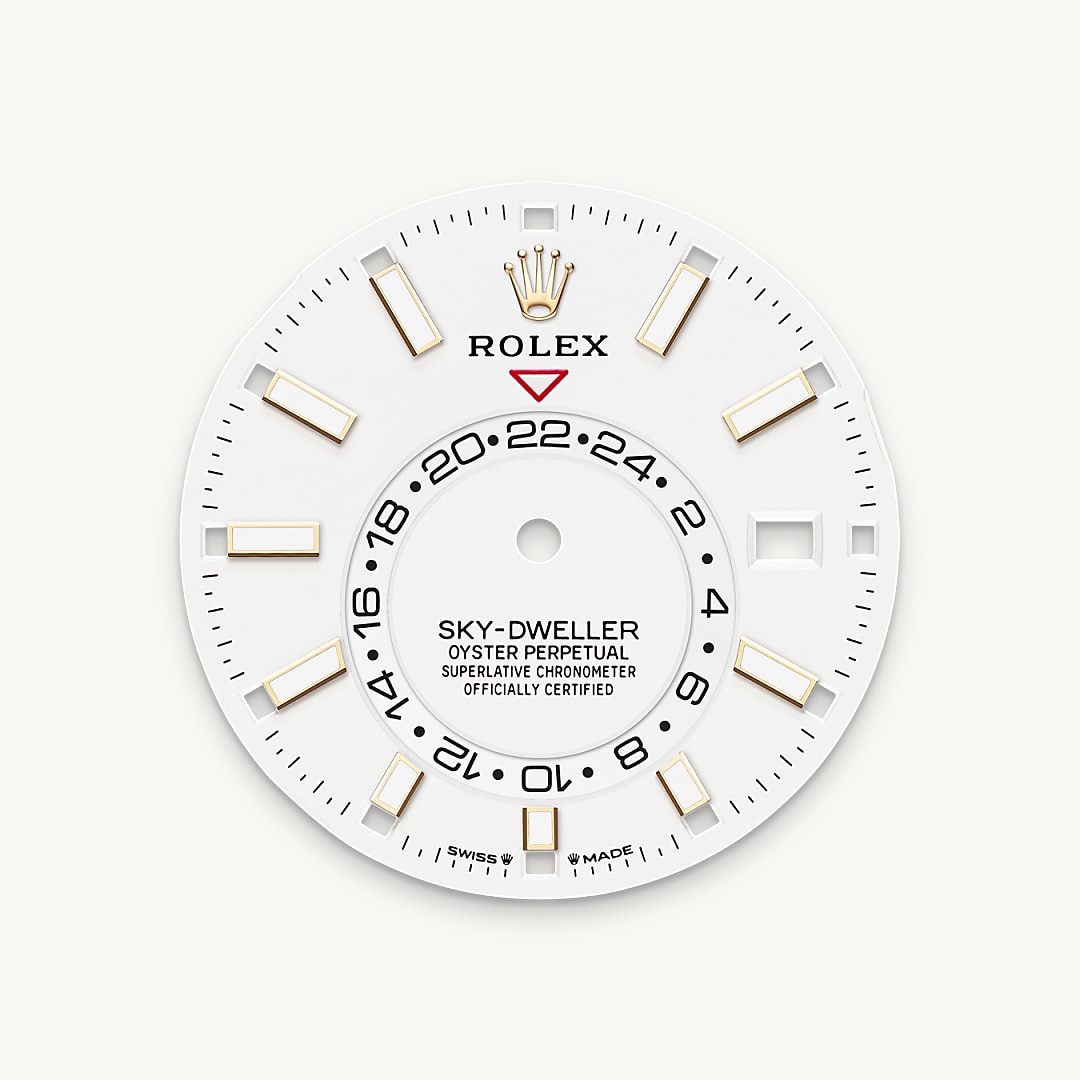 A fixed inverted red triangle on the dial points to the chosen reference time – the time at home or at the traveller’s usual workplace – on the off-centre 24-hour disc. At a glance, this 24-hour display clearly distinguishes daytime hours from night-time hours in the other time zone. The dials now feature rectangular index hour markers and longer hands, as well as a Chromalight display with long-lasting luminescence, which enhances legibility.
A deep red rectangle in one of the 12 windows around the dial indicates the current month, a striking characteristic of the Saros annual calendar. This ingenious mechanism simplifies life for the wearer of the watch, who no longer needs to think about adjusting the date at the end of a 30-day month. The annual calendar displays the correct date through the year. Only one adjustment is needed – on 1 March (February having only 28 or 29 days). The date is connected to local time and automatically changes according to the traveller’s local time zone.