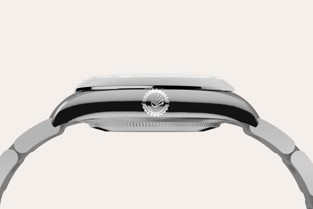 Rolex uses Oystersteel for its steel watch cases. Specially developed by the brand, Oystersteel belongs to the 904L steel family, alloys most commonly used in high-technology and in the aerospace and chemical industries, where maximum resistance to corrosion is essential. Oystersteel is extremely resistant, offers an exceptional finish once polished and maintains its beauty even in the harshest environments.