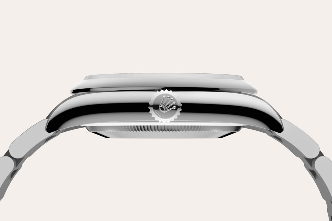 Rolex uses Oystersteel for its steel watch cases. Specially developed by the brand, Oystersteel belongs to the 904L steel family, alloys most commonly used in high-technology and in the aerospace and chemical industries, where maximum resistance to corrosion is essential. Oystersteel is extremely resistant, offers an exceptional finish once polished and maintains its beauty even in the harshest environments.