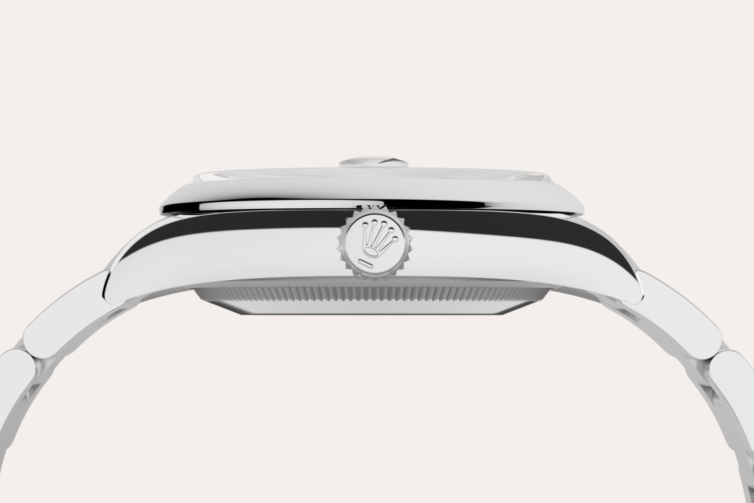 Rolex uses Oystersteel for its steel watch cases. Specially developed by the brand, Oystersteel belongs to the 904L steel family, alloys most commonly used in high-technology and in the aerospace and chemical industries, where maximum resistance to corrosion is essential. Oystersteel is extremely resistant, offers an exceptional finish once polished and maintains its beauty even in the harshest environments.