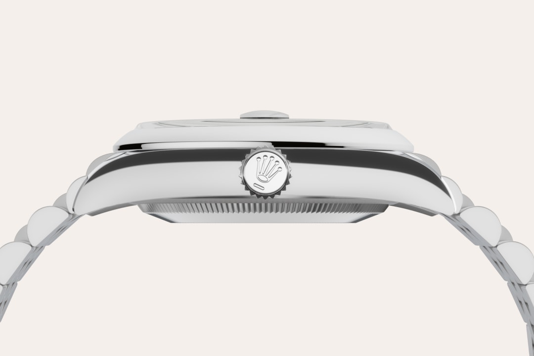 Rolex uses Oystersteel for its steel watch cases. Specially developed by the brand, Oystersteel belongs to the 904L steel family, alloys most commonly used in high-technology and in the aerospace and chemical industries, where maximum resistance to corrosion is essential. Oystersteel is extremely resistant, offers an exceptional finish once polished and maintains its beauty even in the harshest environments.