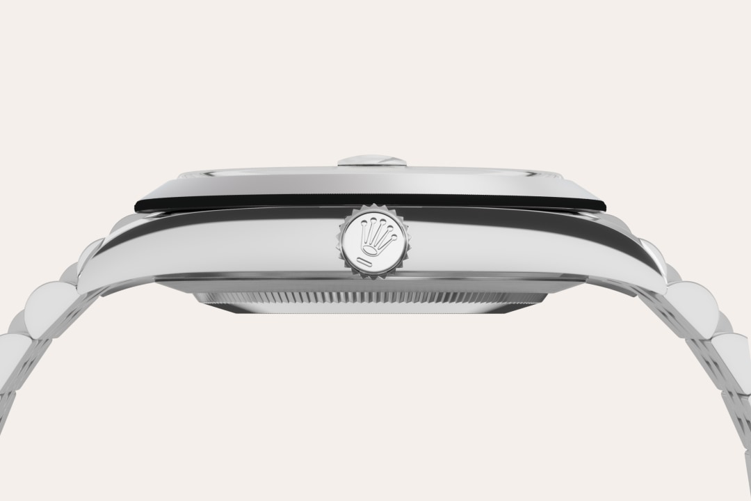 Rolex uses Oystersteel for its steel watch cases. Specially developed by the brand, Oystersteel belongs to the 904L steel family, alloys most commonly used in high-technology and in the aerospace and chemical industries, where maximum resistance to corrosion is essential. Oystersteel is extremely resistant, offers an exceptional finish once polished and maintains its beauty even in the harshest environments.