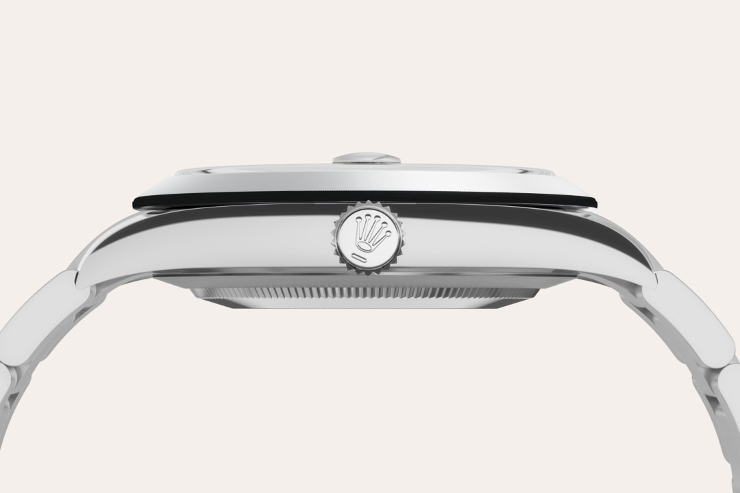 Rolex uses Oystersteel for its steel watch cases. Specially developed by the brand, Oystersteel belongs to the 904L steel family, alloys most commonly used in high-technology and in the aerospace and chemical industries, where maximum resistance to corrosion is essential. Oystersteel is extremely resistant, offers an exceptional finish once polished and maintains its beauty even in the harshest environments.