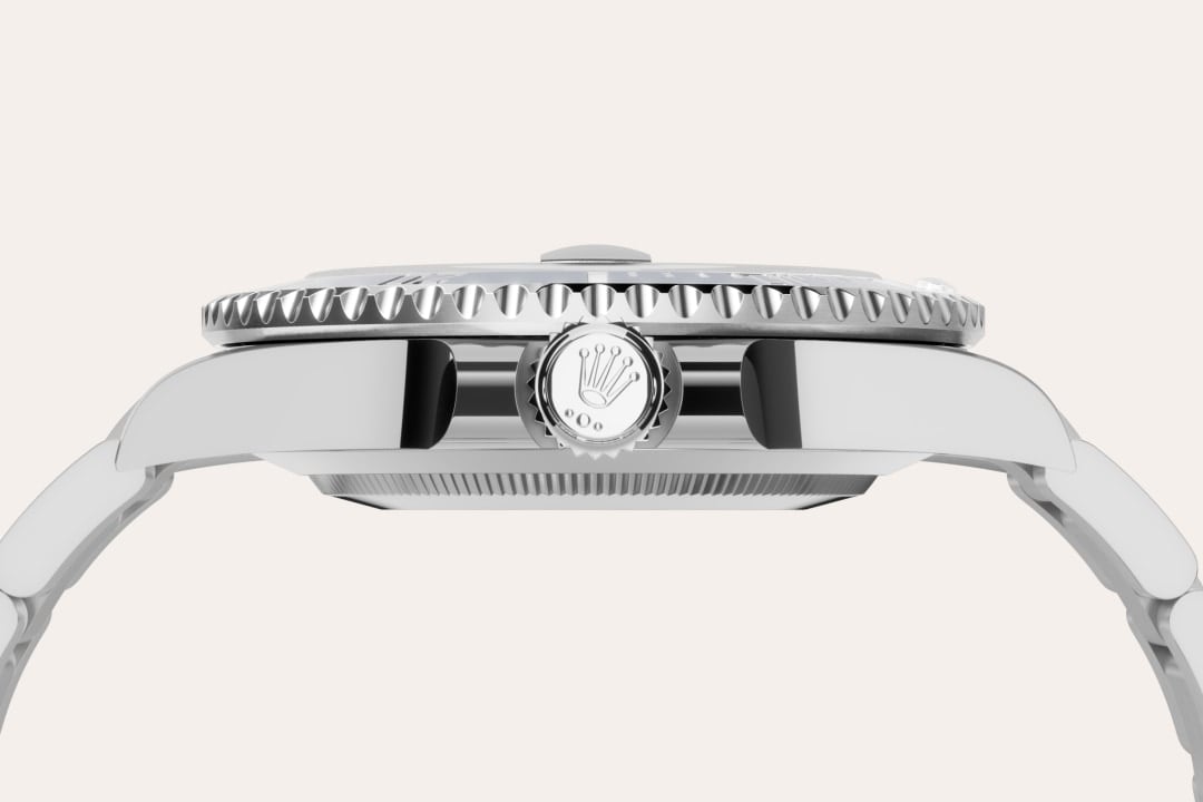 By operating its own exclusive foundry, Rolex has the unrivalled ability to cast the highest quality 18 ct gold alloys. According to the proportion of silver, copper, platinum or palladium added, different types of 18 ct gold are obtained: yellow, pink or white. They are made with only the purest metals and meticulously inspected in an in-house laboratory with state-of-the-art equipment, before the gold is formed and shaped with the same painstaking attention to quality. Rolex's commitment to excellence begins at the source.