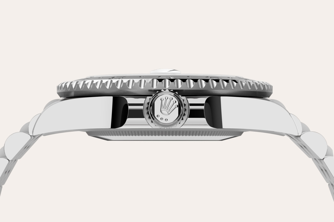 Rolex uses Oystersteel for its steel watch cases. Specially developed by the brand, Oystersteel belongs to the 904L steel family, alloys most commonly used in high-technology and in the aerospace and chemical industries, where maximum resistance to corrosion is essential. Oystersteel is extremely resistant, offers an exceptional finish once polished and maintains its beauty even in the harshest environments.