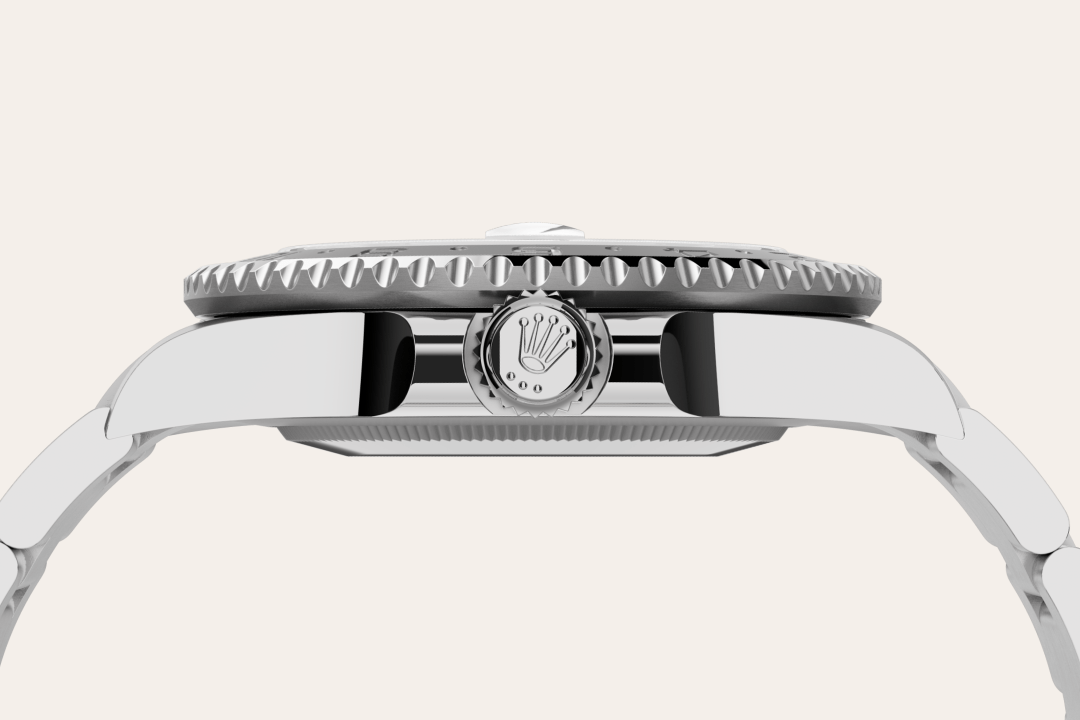 Rolex uses Oystersteel for its steel watch cases. Specially developed by the brand, Oystersteel belongs to the 904L steel family, alloys most commonly used in high-technology and in the aerospace and chemical industries, where maximum resistance to corrosion is essential. Oystersteel is extremely resistant, offers an exceptional finish once polished and maintains its beauty even in the harshest environments.
