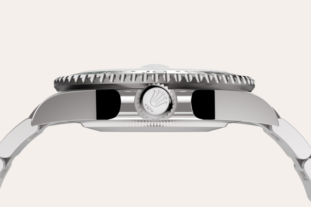 By operating its own exclusive foundry, Rolex has the unrivalled ability to cast the highest quality 18 ct gold alloys. According to the proportion of silver, copper, platinum or palladium added, different types of 18 ct gold are obtained: yellow, pink or white. They are made with only the purest metals and meticulously inspected in an in-house laboratory with state-of-the-art equipment, before the gold is formed and shaped with the same painstaking attention to quality. Rolex's commitment to excellence begins at the source.