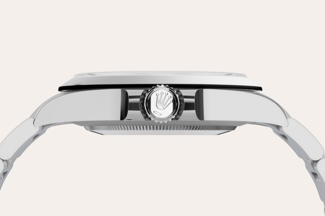 Rolex uses Oystersteel for its steel watch cases. Specially developed by the brand, Oystersteel belongs to the 904L steel family, alloys most commonly used in high-technology and in the aerospace and chemical industries, where maximum resistance to corrosion is essential. Oystersteel is extremely resistant, offers an exceptional finish once polished and maintains its beauty even in the harshest environments.
