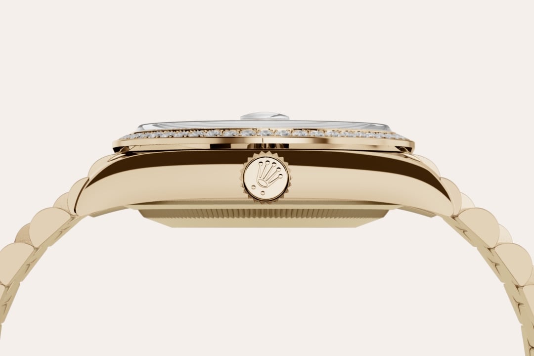 By operating its own exclusive foundry, Rolex has the unrivalled ability to cast the highest quality 18 ct gold alloys. According to the proportion of silver, copper, platinum or palladium added, different types of 18 ct gold are obtained: yellow, pink or white. They are made with only the purest metals and meticulously inspected in an in-house laboratory with state-of-the-art equipment, before the gold is formed and shaped with the same painstaking attention to quality. Rolex's commitment to excellence begins at the source.