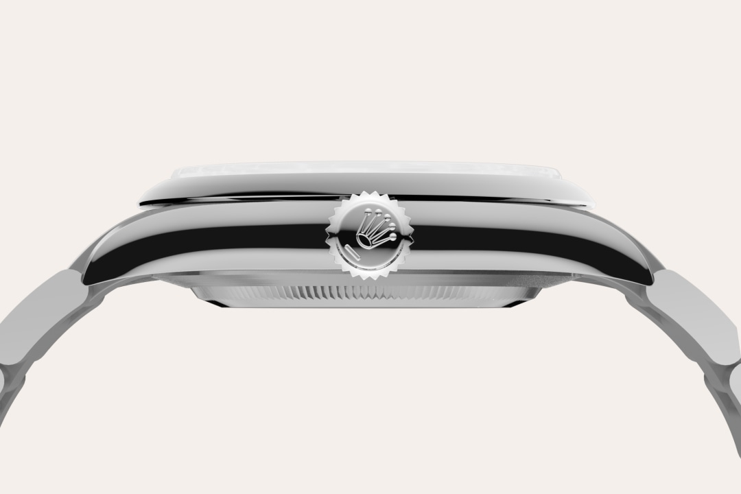 Rolex uses Oystersteel for its steel watch cases. Specially developed by the brand, Oystersteel belongs to the 904L steel family, alloys most commonly used in high-technology and in the aerospace and chemical industries, where maximum resistance to corrosion is essential. Oystersteel is extremely resistant, offers an exceptional finish once polished and maintains its beauty even in the harshest environments.