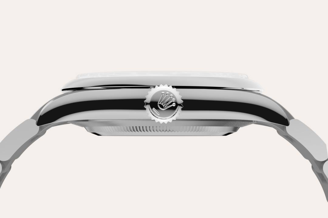 Rolex uses Oystersteel for its steel watch cases. Specially developed by the brand, Oystersteel belongs to the 904L steel family, alloys most commonly used in high-technology and in the aerospace and chemical industries, where maximum resistance to corrosion is essential. Oystersteel is extremely resistant, offers an exceptional finish once polished and maintains its beauty even in the harshest environments.