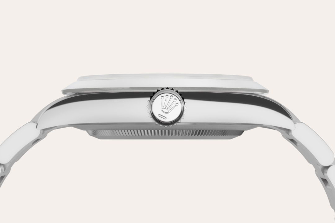 Rolex uses Oystersteel for its steel watch cases. Specially developed by the brand, Oystersteel belongs to the 904L steel family, alloys most commonly used in high-technology and in the aerospace and chemical industries, where maximum resistance to corrosion is essential. Oystersteel is extremely resistant, offers an exceptional finish once polished and maintains its beauty even in the harshest environments.