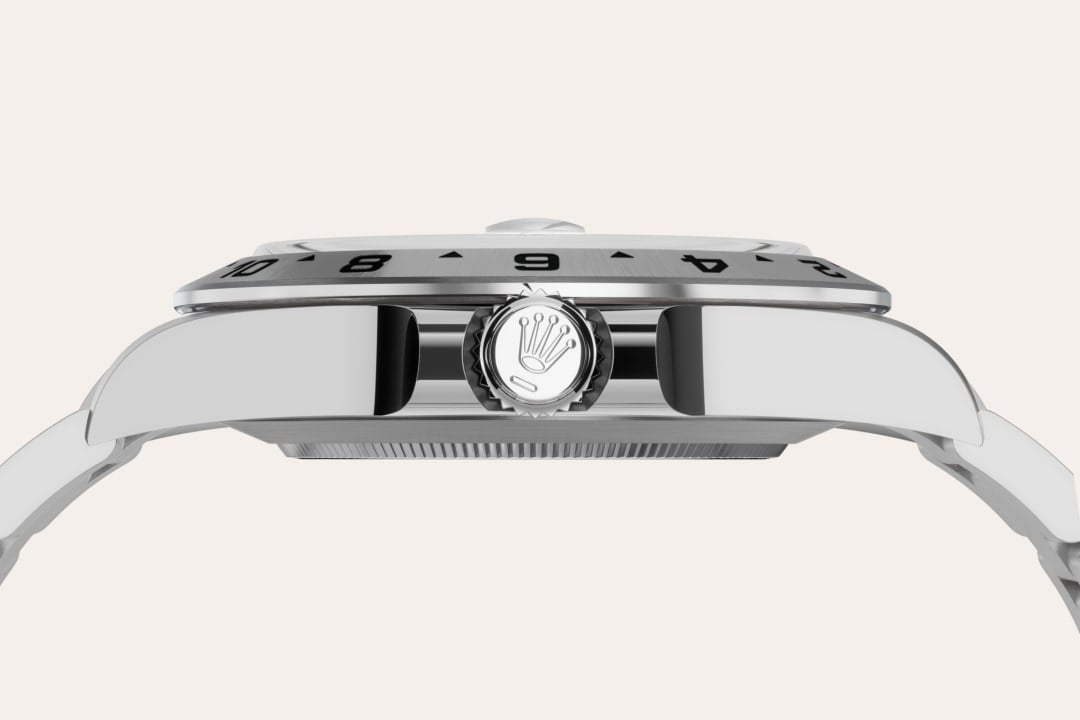 Rolex uses Oystersteel for its steel watch cases. Specially developed by the brand, Oystersteel belongs to the 904L steel family, alloys most commonly used in high-technology and in the aerospace and chemical industries, where maximum resistance to corrosion is essential. Oystersteel is extremely resistant, offers an exceptional finish once polished and maintains its beauty even in the harshest environments.