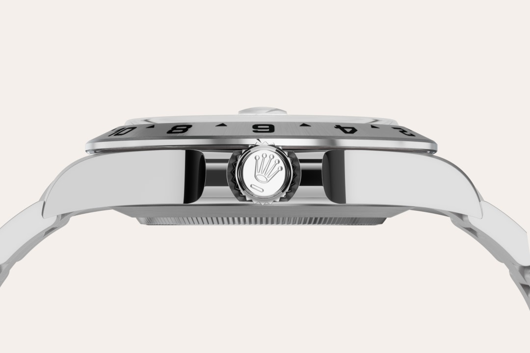 Rolex uses Oystersteel for its steel watch cases. Specially developed by the brand, Oystersteel belongs to the 904L steel family, alloys most commonly used in high-technology and in the aerospace and chemical industries, where maximum resistance to corrosion is essential. Oystersteel is extremely resistant, offers an exceptional finish once polished and maintains its beauty even in the harshest environments.