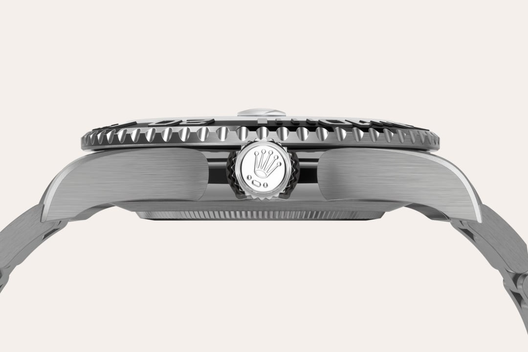 RLX titanium is a grade 5 titanium alloy specially selected by Rolex. Like all titanium alloys, it is especially lightweight and is noted for its mechanical strength and corrosion resistance. Another characteristic of RLX titanium is the possibility of working it to give a polished or satin finish according to the brand’s specifications. Its high mechanical strength makes it complex to work with, and the decision to use it has required the introduction of special production processes.